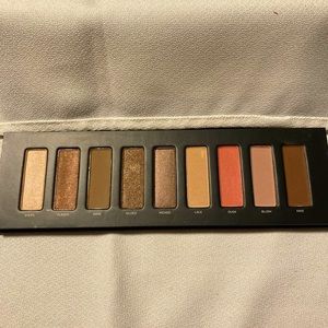 Ease-to-wear Eyeshadow Palette